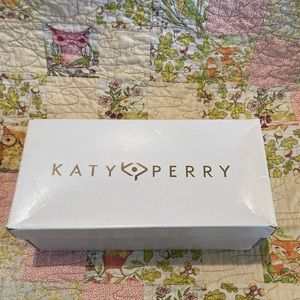 Katy Perry white sented sandals with black bow size 10 new